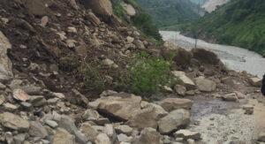 प्यूठानमा खोलाले बगाएर एक बेपत्ता