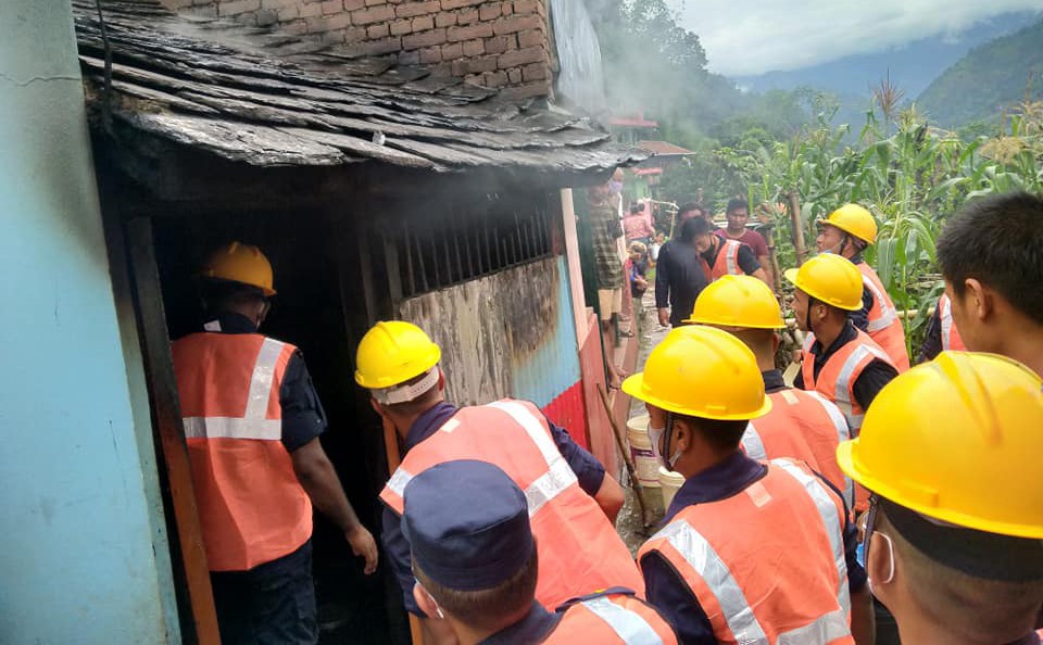 बागलुङमा ग्यास लिग भएर आगलागी हुँदा लाखौँको क्षति