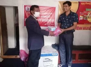 प्रेस संगठनद्धारा पश्चिम बागलुङका सञ्चार माध्यममा स्वास्थ्य सामाग्री हस्तान्तरण