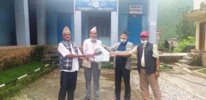 रोटरी क्लव अफ बुर्तिबाङ ढोरपाटन द्धारा स्वास्थ्य सामाग्री सहयोग,