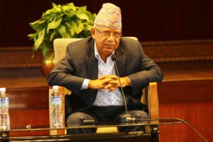 माधव नेपाललाई ओली समूहका नेताहरुको आग्रह–तपाईँहरु मिल्नुस्, योभन्दा अर्को विकल्प छैन