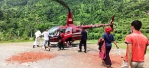 ढोरपाटन ४ खुङ्गाका एक बालकलाई हेलिकप्टर मार्फत पोखरा लगियो