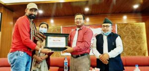 नेपाल टेलिभिजन बागलुङ सम्वाददाता आचार्यलाई ढोरपाटन नगरपालिकाद्धारा सम्मान