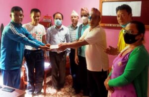 आखाँको ज्वति गुमाएका  अर्गेजालाई २ लाख ४१ हजार बढि आर्थिक सहयोग प्रदान