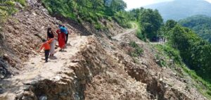 दक्षिण बागलुङ जोड्ने दुबै सडक अवरुद्ध