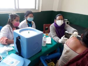 लक्षित समूह बाहिरका मानिस घुसेपछि खोप केन्द्रमा विवाद