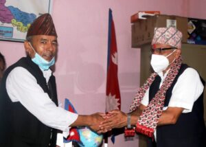 इलाका प्रशासन कार्यालय बुर्तिबाङमा नवागत कार्यालय प्रमुख उपाध्यायद्धारा सेवा प्रारम्भ