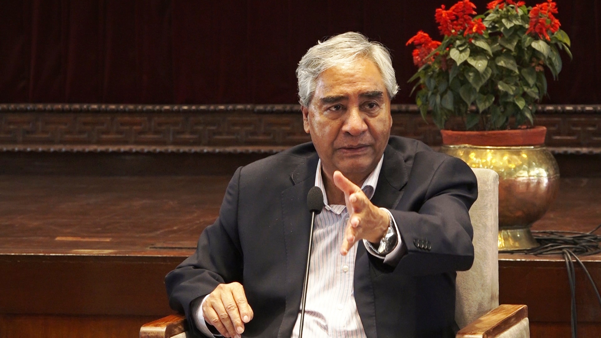 देउवालाई दुई दिनभित्र प्रधानमन्त्री बनाउन आदेश
