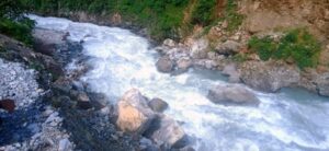 खप्तरीबाङ बाट बडिगाड खोलाले बगाउँदा वेपत्ता  नविन कुमाल अझै भेटिएनन्