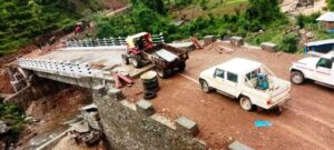 पुनर्निर्माण प्राधिकरणले सडक र पक्की पुल बनाएपछि तमानखोला पुग्न बाढीले रोकेन यातायात
