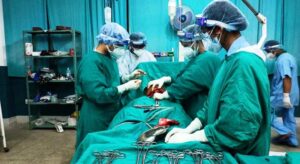 बुर्तिबाङ प्राथमिक स्वास्थ्य केन्द्रमा जोखिम मोलेरै शल्यक्रिया