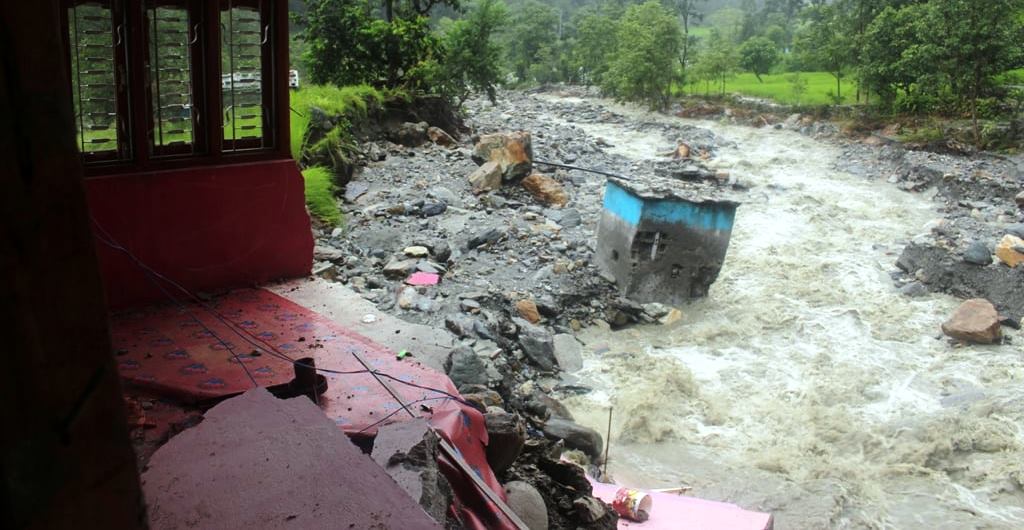 म्याग्दीको दुधेखोलामा भीषण बाढी, एक घर बगायो, २२ घर उच्च जोखिममा