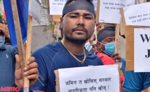 भाइरल तस्वीरमा देखिएका युवा को हुन् ?