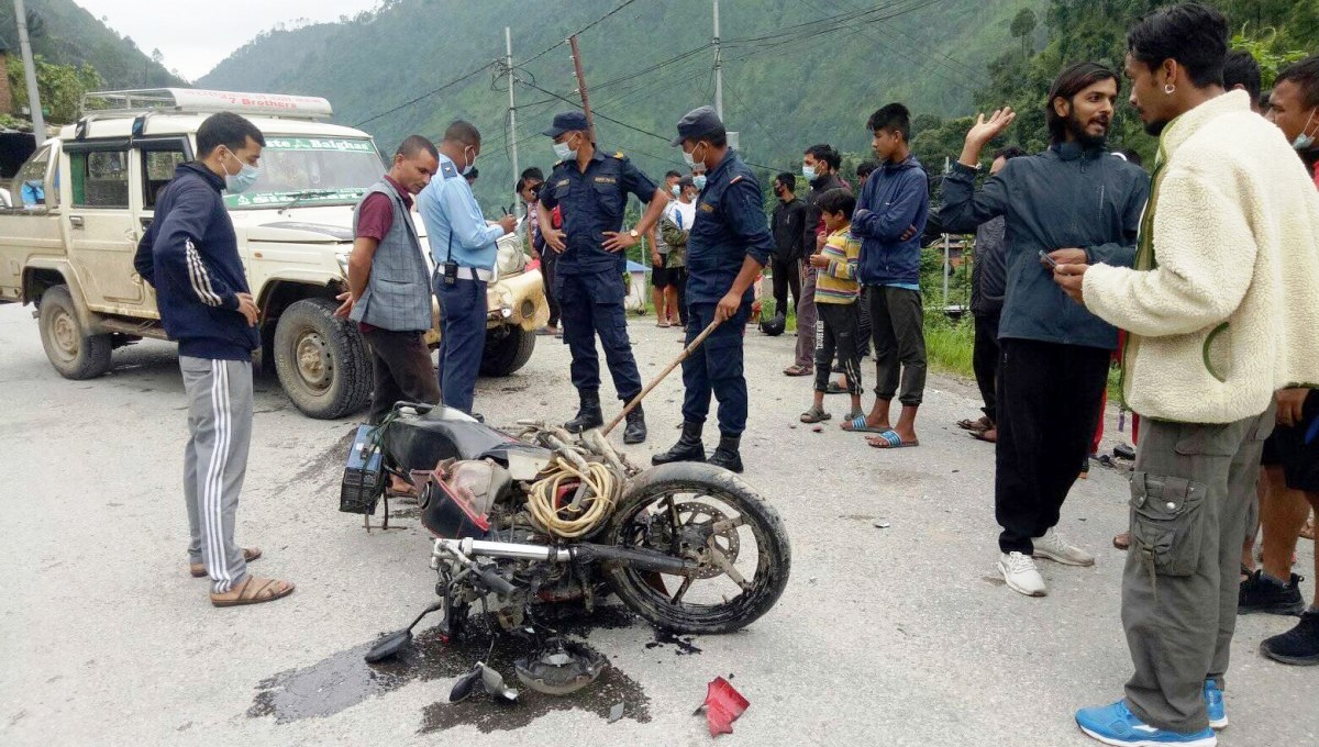 बुर्तिबाङमा पिकअप र मोटरसाइकल ठोक्किँदा एक जना घाइते