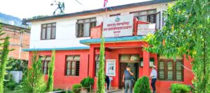बागलुङ बजारस्थित घरधनीको धरौटी जफत गर्दै बागलुङ नगरपालिका