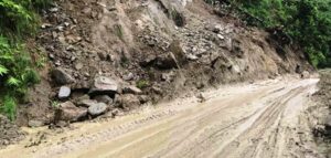 बुर्तिबाङ नजिकै तुरतुरेमा अवरुद्ध मध्यपहाडी लोकमार्ग खुल्यो