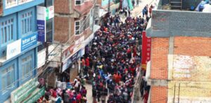 बागलुङमा सडक नै छेकेर गरिने कार्यक्रमले स्थानियलाई सास्ती