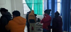 बागलुङको बुर्तिबाङमा गुडिरहेको बसको ढोकाबाट एक यात्रु खसेर घाईते