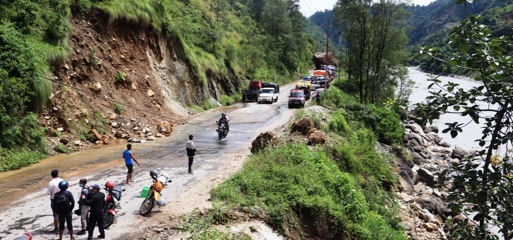 मध्यपहाडी लोकमार्ग अन्तर्गत बागलुङ–घोडाबाँधे माथिल्लो खण्डमा  काम, तल्लो खण्ड बन्यो गुमनाम