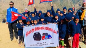 चिसो बढेसँगै बागलुङ निसीखोलाका ४३ विद्यार्थीलाई न्यानो कपडा वितरण