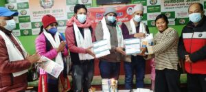 प्रेस सेन्टरको स्थापना दिवसमा मानव सेवा आश्रम बागलुङलाई स्वास्थ्य समग्री सहयोग