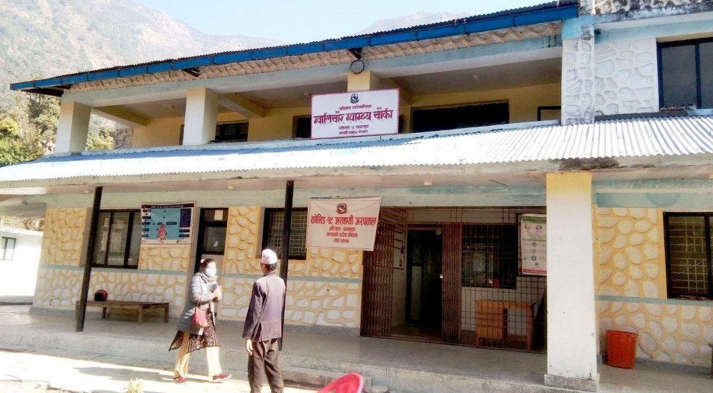 बागलुङ बडिगाडको ग्वालीचौर स्वास्थ्य चौकीमा उपकरण थपिए पछि स्थानिय खुसी