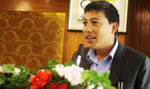 ढोरपाटन २ का वडाअध्यक्ष महत सहित जनमोर्चाका नेता कार्यकर्ता एमालेमा प्रवेश