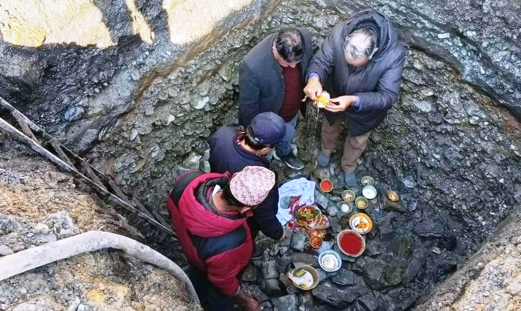गलकोट नगरपालिकाको सुविधा सम्पन्न प्रशासकिय भवनको शिलन्यास