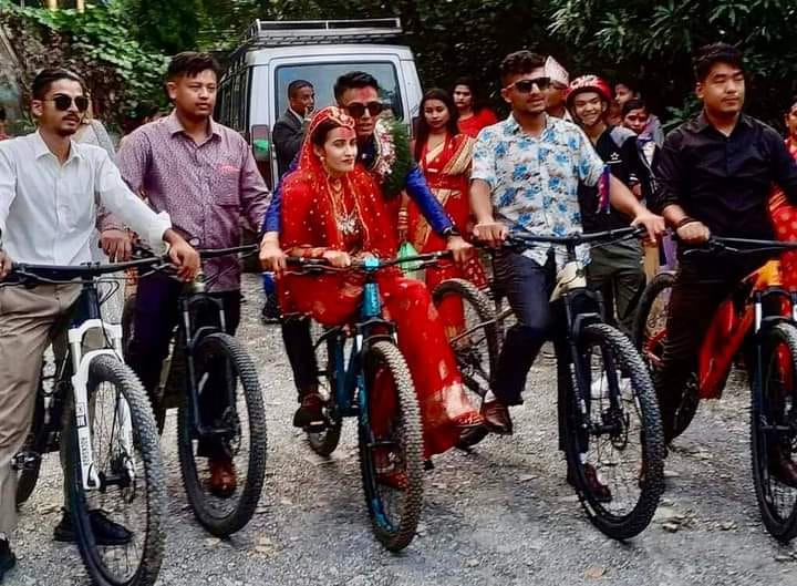 साइकल बेउलाबेउली अव पास्पोट थाम्ने एकथान बचेरो जन्माइ देउ है !