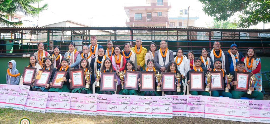 मदरल्याण्डका ११ जना विद्यार्थीलाई नगदसहित सम्मान