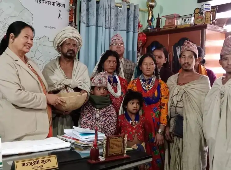 चाडपर्वमा खर्चको जोहो गर्न भन्दै राउटेको टोली पोखरामा