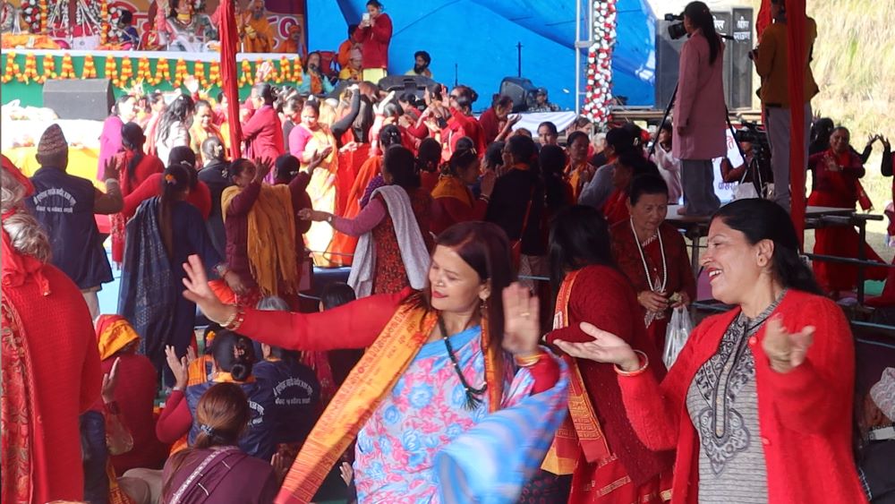 पोखरामा जारी कोटिहोममा भक्तजनको घुइचो