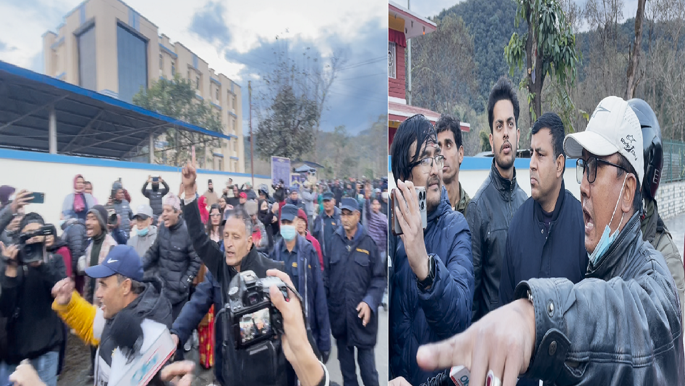 निषेधित क्षेत्र तोडेर रास्वपा कार्यकर्ताद्वारा अदालत अगाडी प्रम ओलीबिरुद्ध नाराबाजी