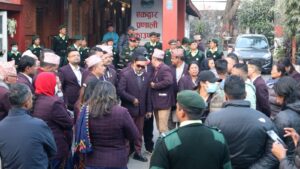 नेपाली कांग्रेस पक्षीय नगर सभासदले पोखरा महानगरको कार्यालयमा गरे तालाबन्दी