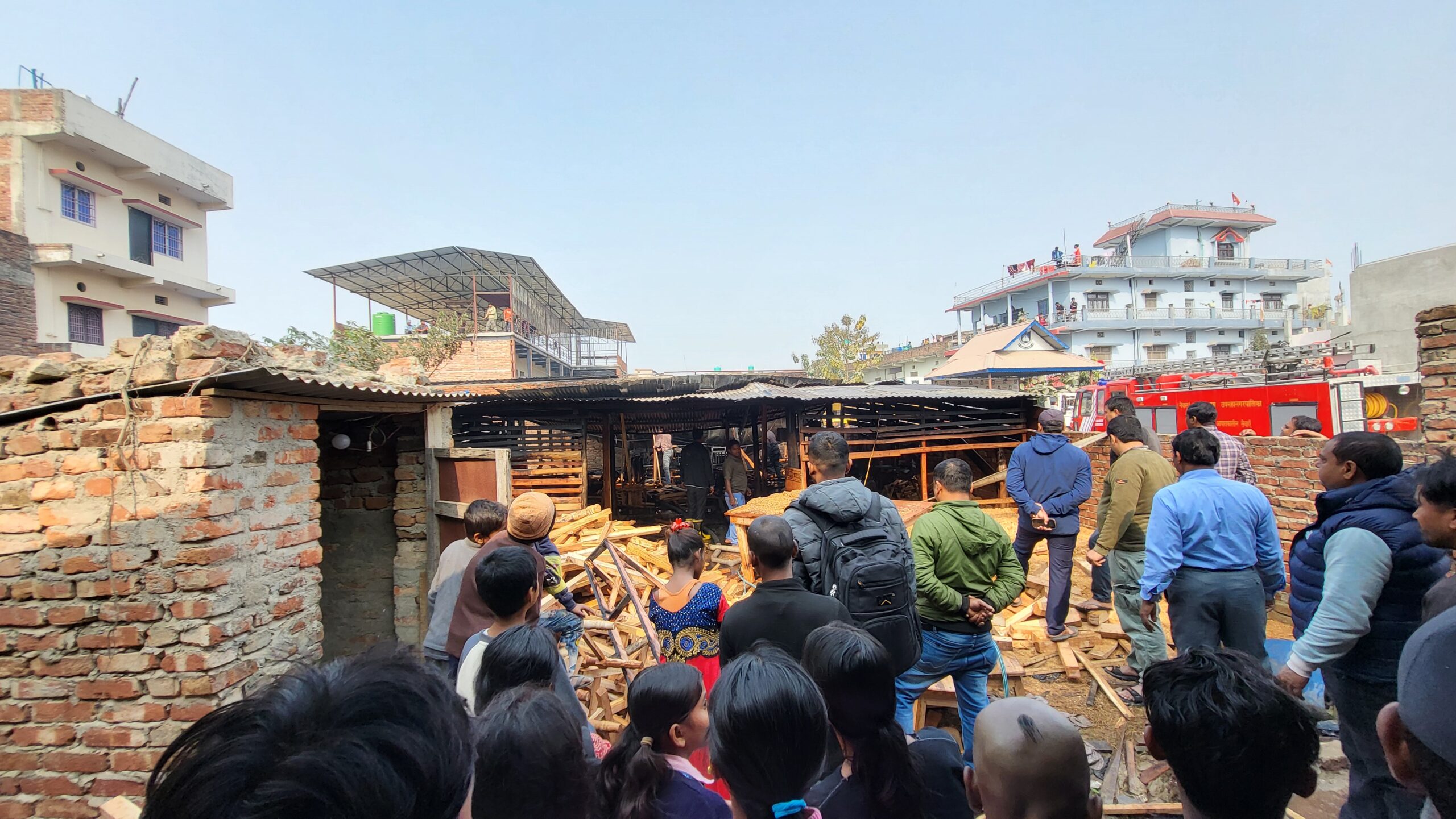 जनकपुरधामको एक फर्निचर उद्योगमा भिषण आगलागी, लाखौंको क्षति