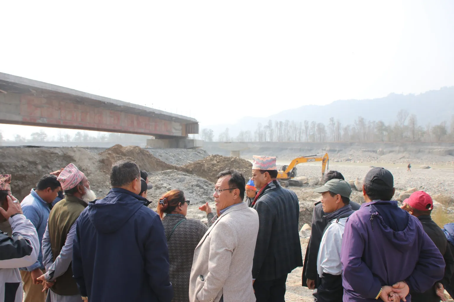 ठेक्का सम्झौता अवधि सकिएका तनहुँमा निर्माणाधीन दुई पुल, मन्त्री केसीले गरे अनुगमन