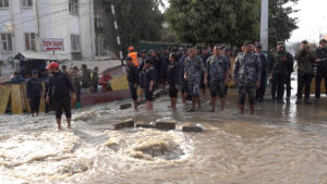 मेलम्ची खानेपानीको मुख्य पाइप फुट्दा बबरमहलमा बाढी