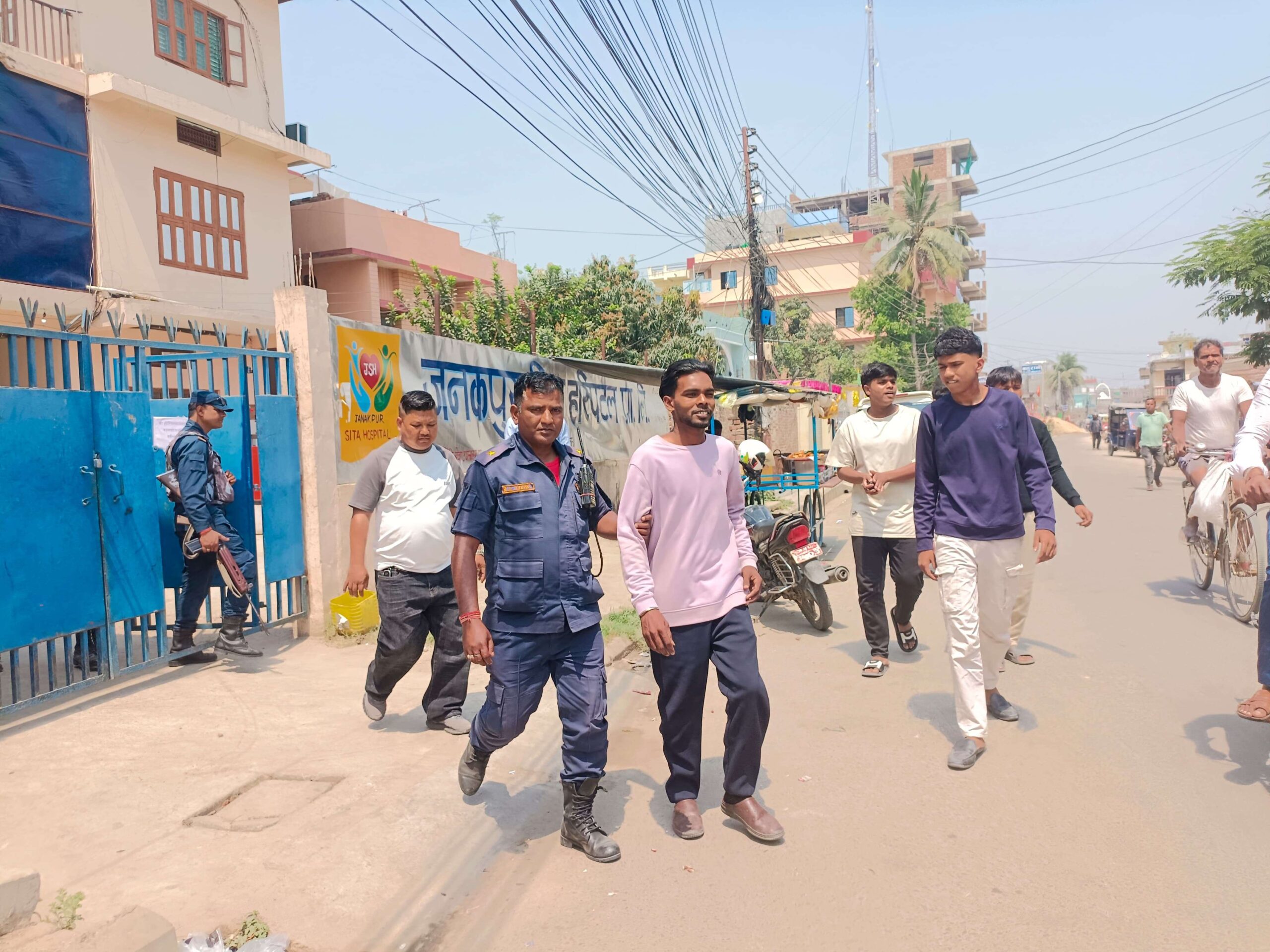बन्द गराएको अस्पतालमा विरामी जाचँ गर्ने सञ्चालक पक्राउ