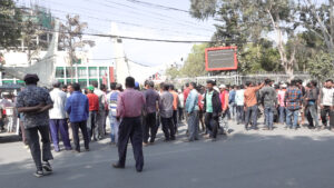 कवाड व्यवसायीहरुले काठमाडौं महानगर घेर्ने