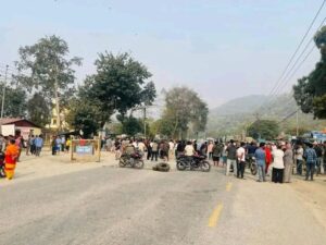 बस र म्याजिक भ्यान ठोक्किँदा म्याजिक भ्यान चालकको मृत्यु