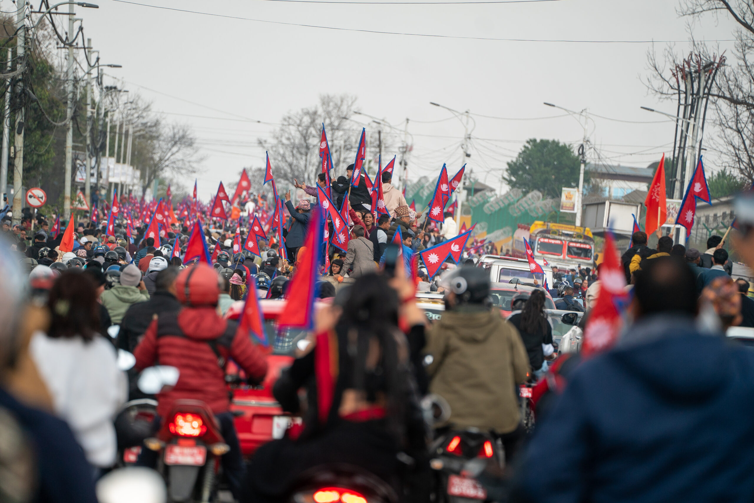 सडकमा फोहोर गरेको भन्दै राप्रपालाई काठमाडौं महानगरद्वारा एक लाख जरिवाना
