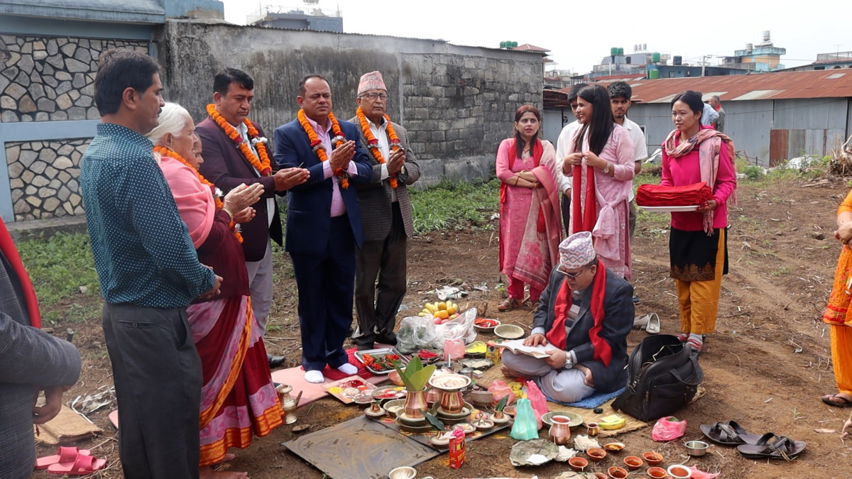 पोखरा ५ को शान्ति निकेतनमा अत्याधुनिक भवन निर्माण गरिदै, शिलान्यास सम्पन्न