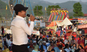 बद्रीले नचाए आलु महोत्सवका दर्शक