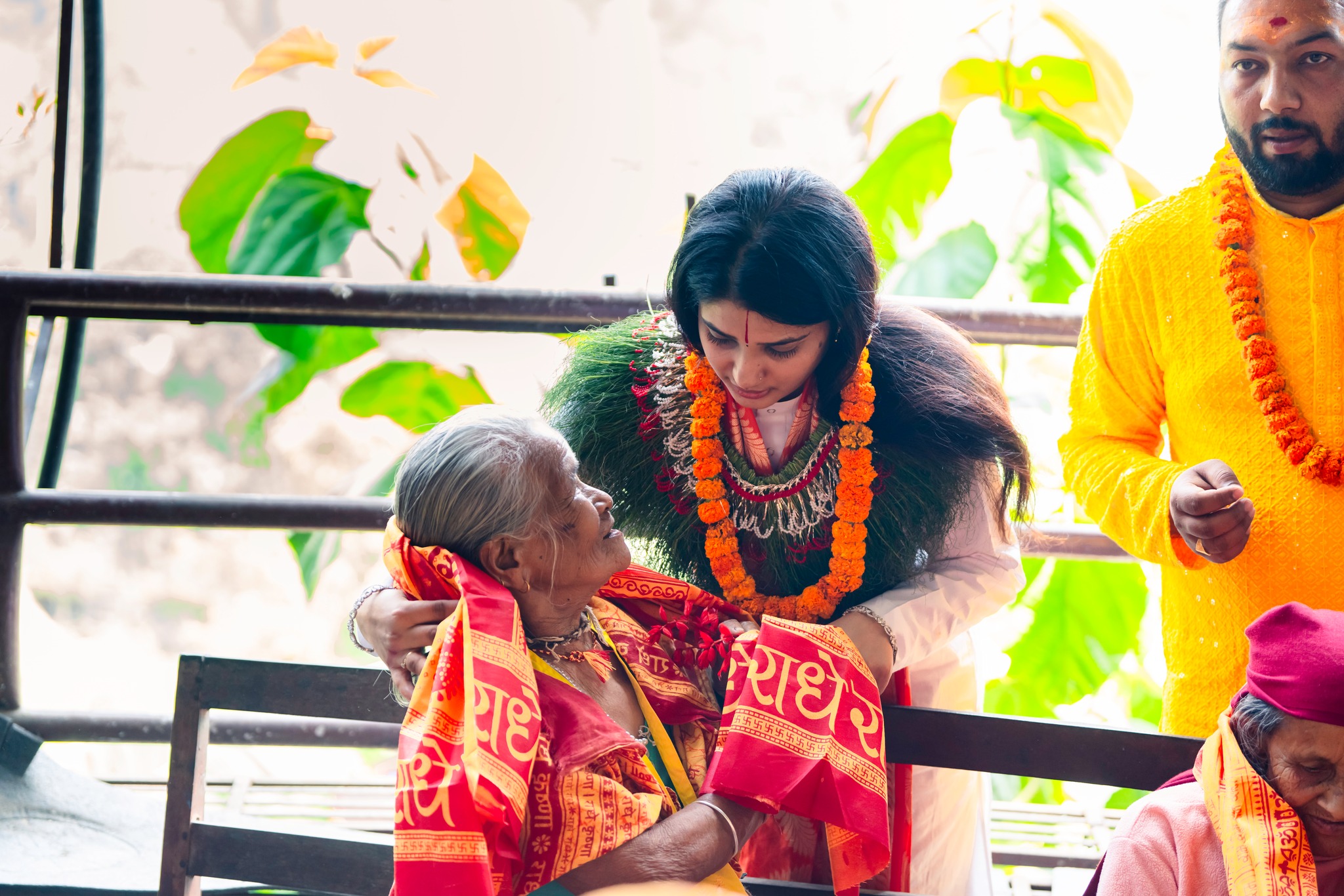 आमा औसीको अवसरमा बुद्धाश्रममा सामग्री वितरण र गण्डकी कोटिहोममा महायज्ञको उत्साह