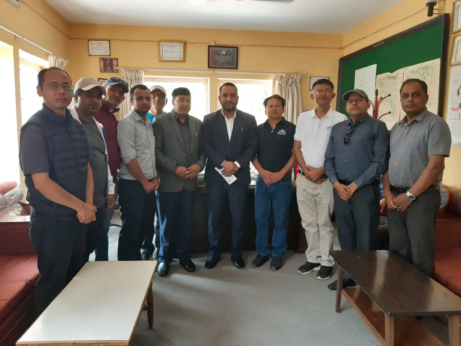 पोखराका होटलहरुमा पानीको अभाव हुदा ब्यबसायीहरुले खानेपानी संस्थानसंग मागे खानेपानी
