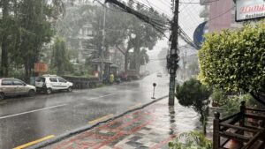 पोखरामा बिहानबाटै भारी वर्षा