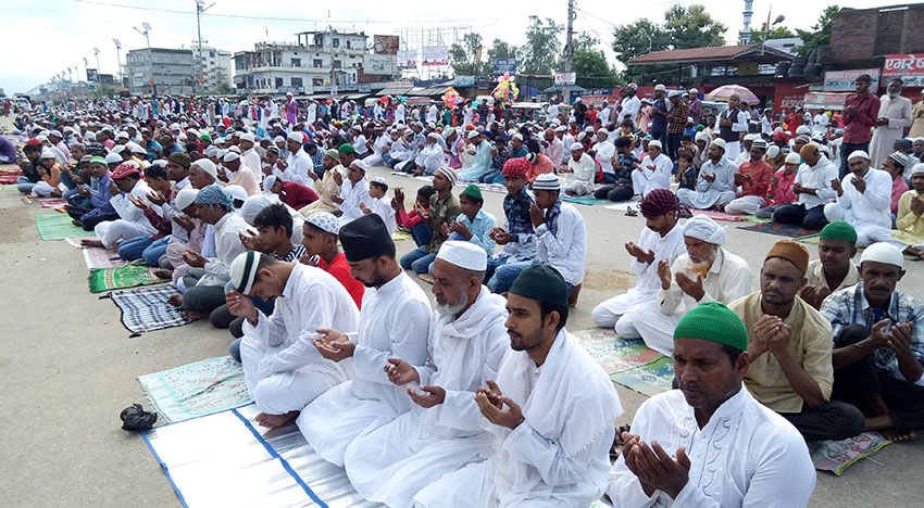 मुस्लिम धर्मावलम्बीले आज बकर इद पर्व मनाउँदै