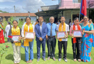 पोखरामा  एसईईमा उत्कृष्ट जीपीए ल्याउने विद्यार्थीहरूलाई  वडा १३ को  सम्मान