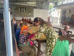 जन्म दिनमा बृद्धाश्रमलाई सहयोग