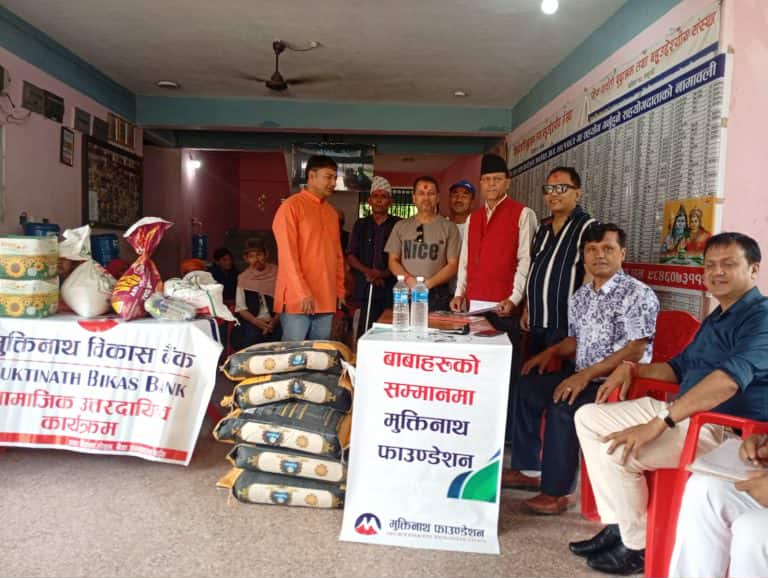 मुक्तिनाथ फाउन्डेसनद्वारा बुवा औशिमा वृद्ध बुवा आमालाई खाद्यान्न प्रदान